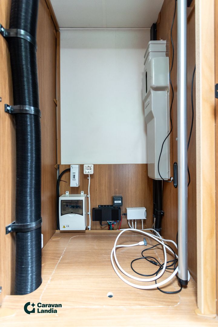 Dethleffs Nomad 730 FKR ** ALDE (KAASU/SÄHKÖ), 2-KERROSVUODE, AURINKOPANEELI **, kuva 29