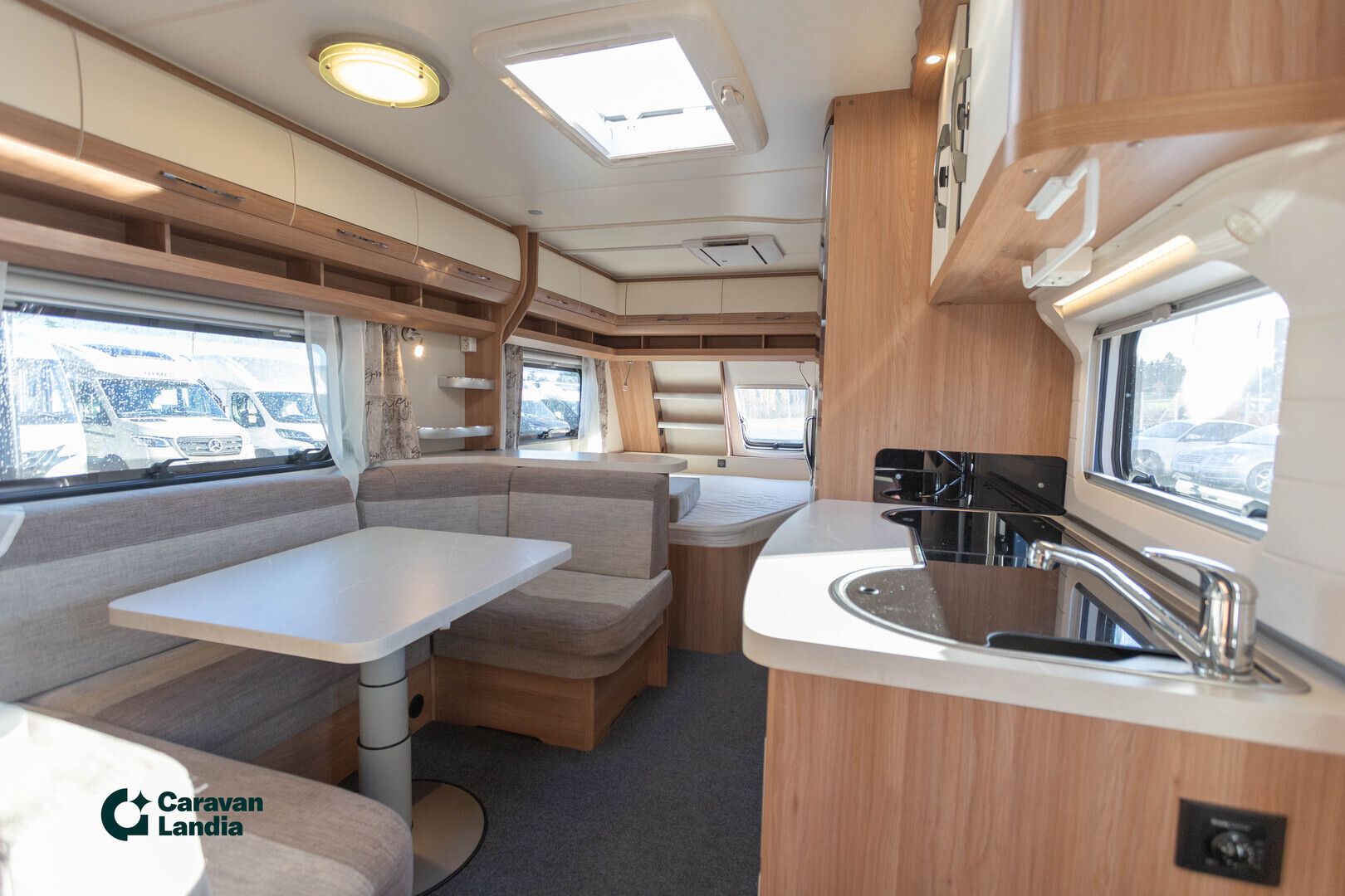 Hobby 560 KMFe DeLuxe ** TRUMA-SÄHKÖPATRUUNA, KERROSVUOTEET **, kuva 7