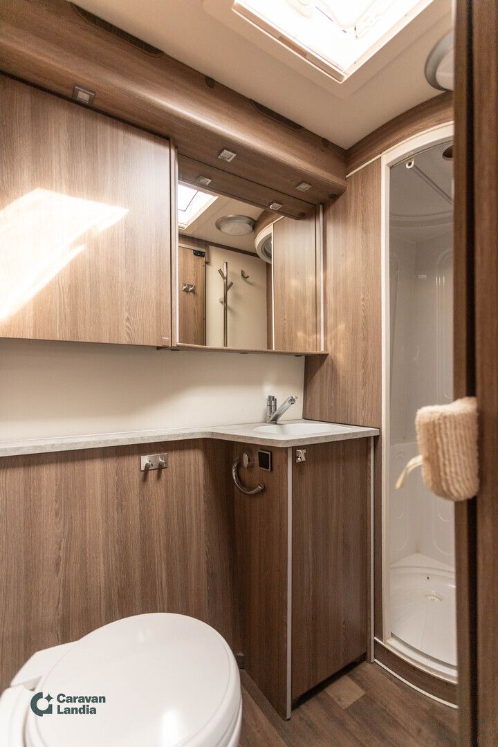 Kabe Imperial 740 TDL FK KS ** ALDE, PARIVUODE, AURINKOPANEELI **, kuva 16