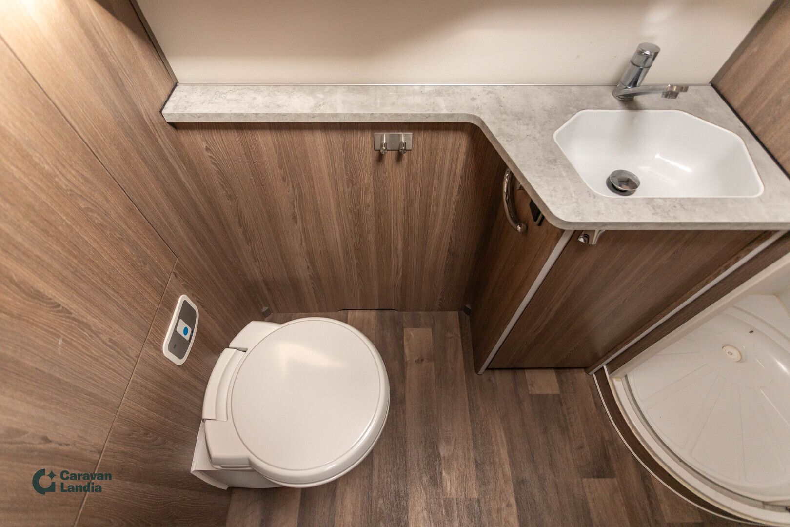 Kabe Imperial 740 TDL FK KS ** ALDE, PARIVUODE, AURINKOPANEELI **, kuva 17