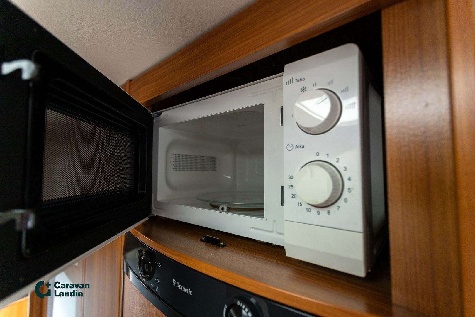 Dethleffs Exclusiv 675 DB Emotion VIP ** ALDE (KAASU/SÄHKÖ), PITKITTÄINEN-PARIVUODE, KAASU-UUNI **, kuva 14