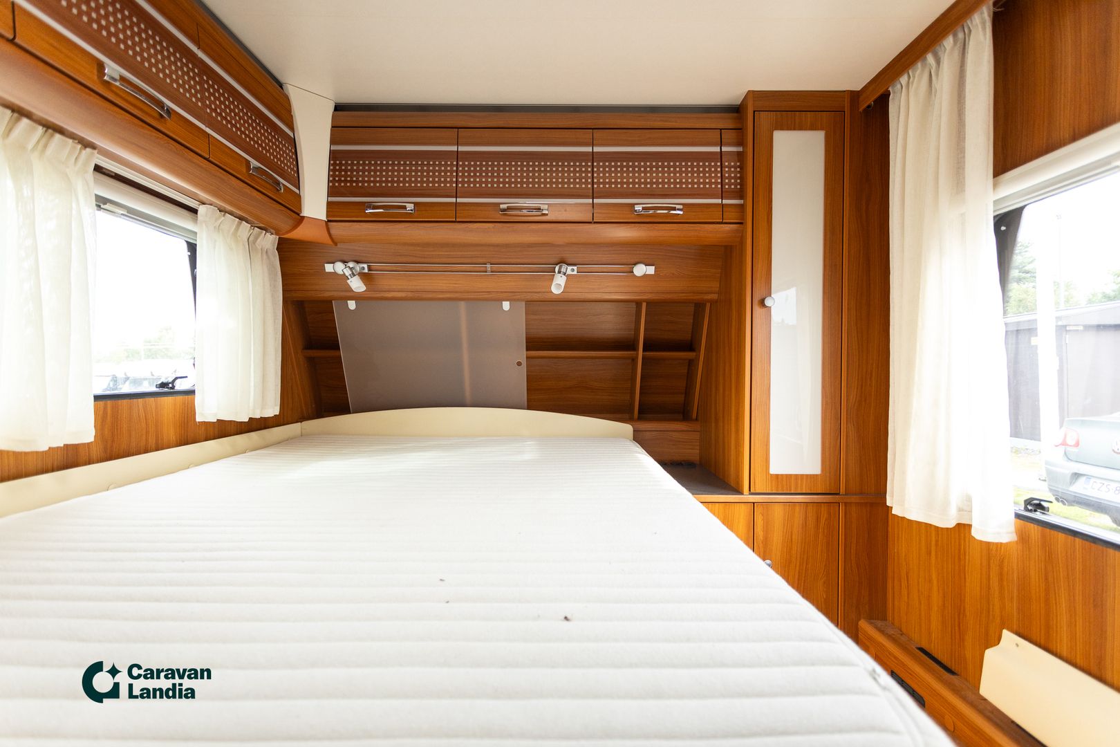 Dethleffs Exclusiv 675 DB Emotion VIP ** ALDE (KAASU/SÄHKÖ), PITKITTÄINEN-PARIVUODE, KAASU-UUNI **, kuva 18
