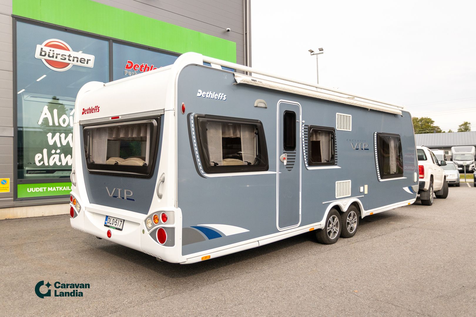 Dethleffs Exclusiv 675 DB Emotion VIP ** ALDE (KAASU/SÄHKÖ), PITKITTÄINEN-PARIVUODE, KAASU-UUNI **, kuva 3