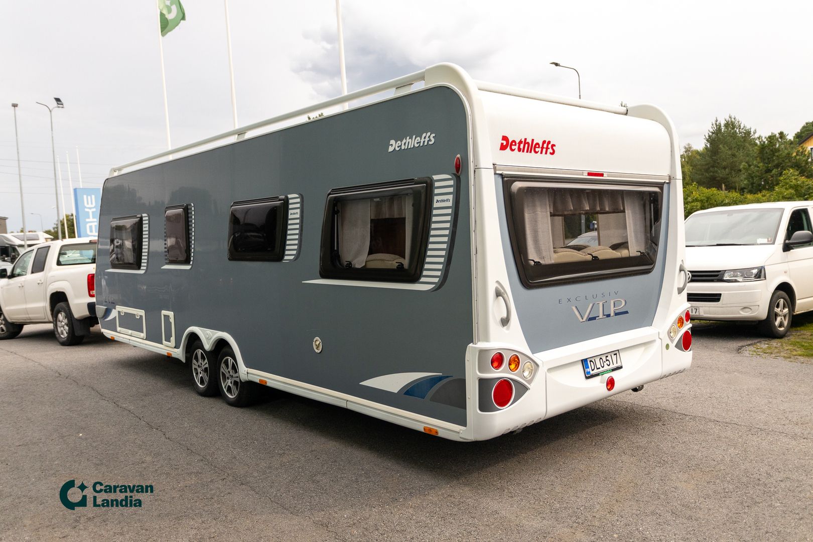 Dethleffs Exclusiv 675 DB Emotion VIP ** ALDE (KAASU/SÄHKÖ), PITKITTÄINEN-PARIVUODE, KAASU-UUNI **, kuva 4