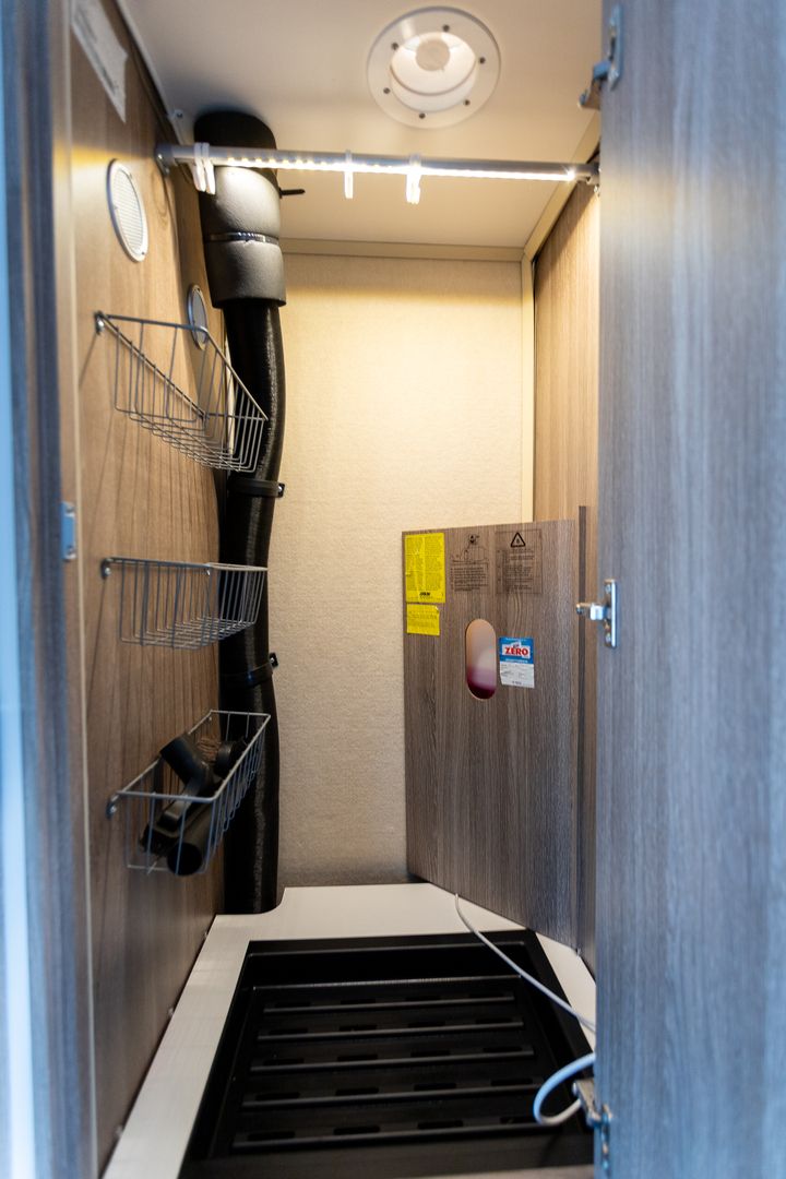 Kabe Royal 740 DGDL KS **ALDE, PITKITTÄINEN-PARIVUODE, KERROSSÄNKY, MOVER, ILMASTOINTI**, kuva 22