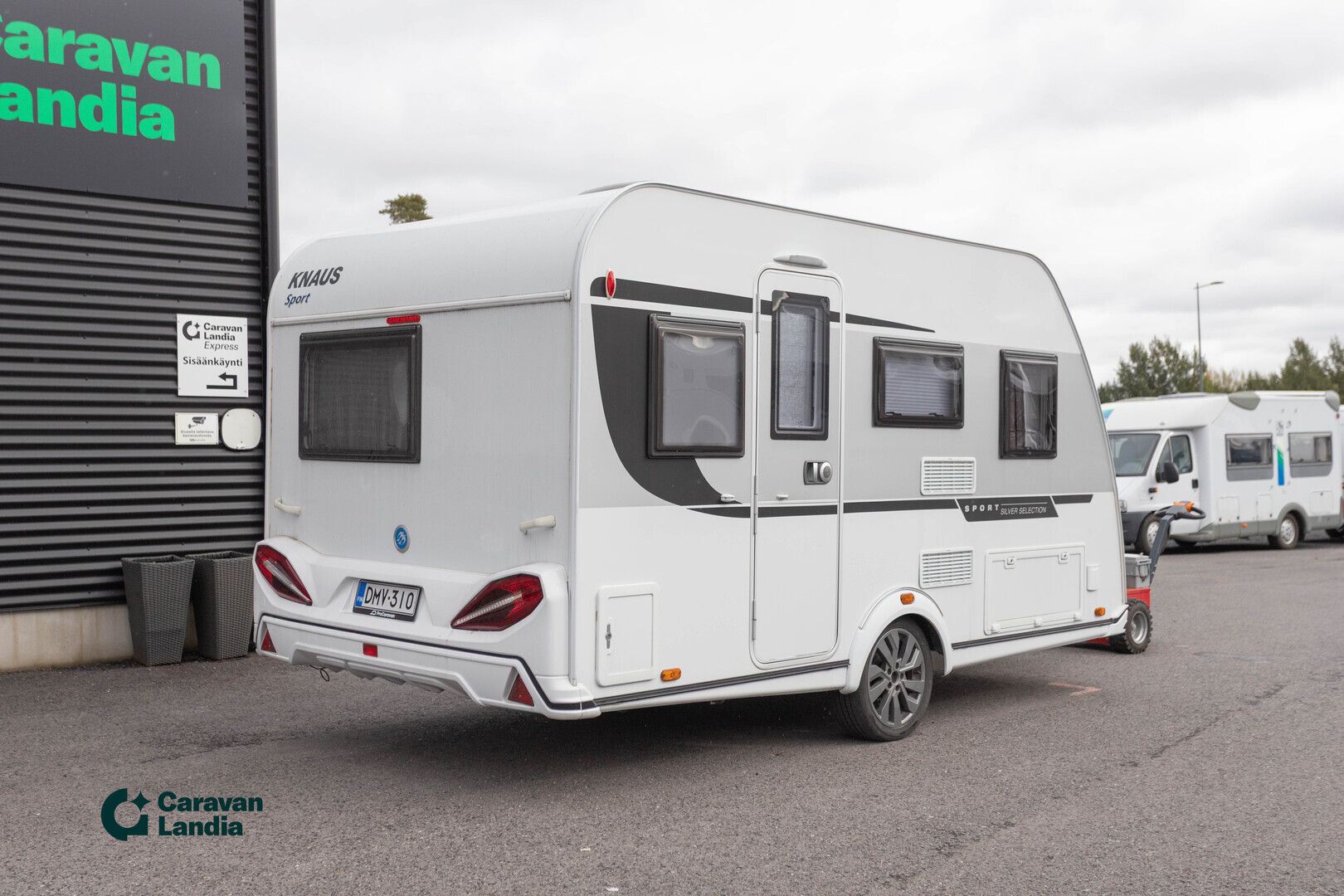 Knaus Sport 400 QD Silver Selection ** TRUMA (KAASU/SÄHKÖ), HUIPPUSIISTI, AURINKOPANEELI **, kuva 3