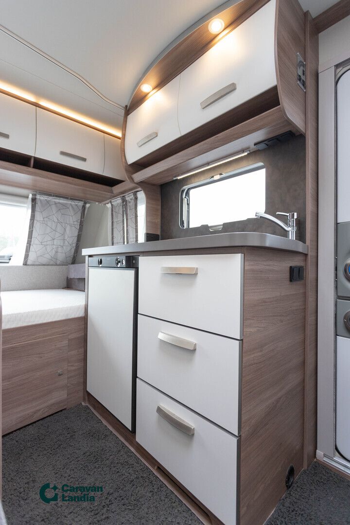 Knaus Sport 400 QD Silver Selection ** TRUMA (KAASU/SÄHKÖ), HUIPPUSIISTI, AURINKOPANEELI **, kuva 9