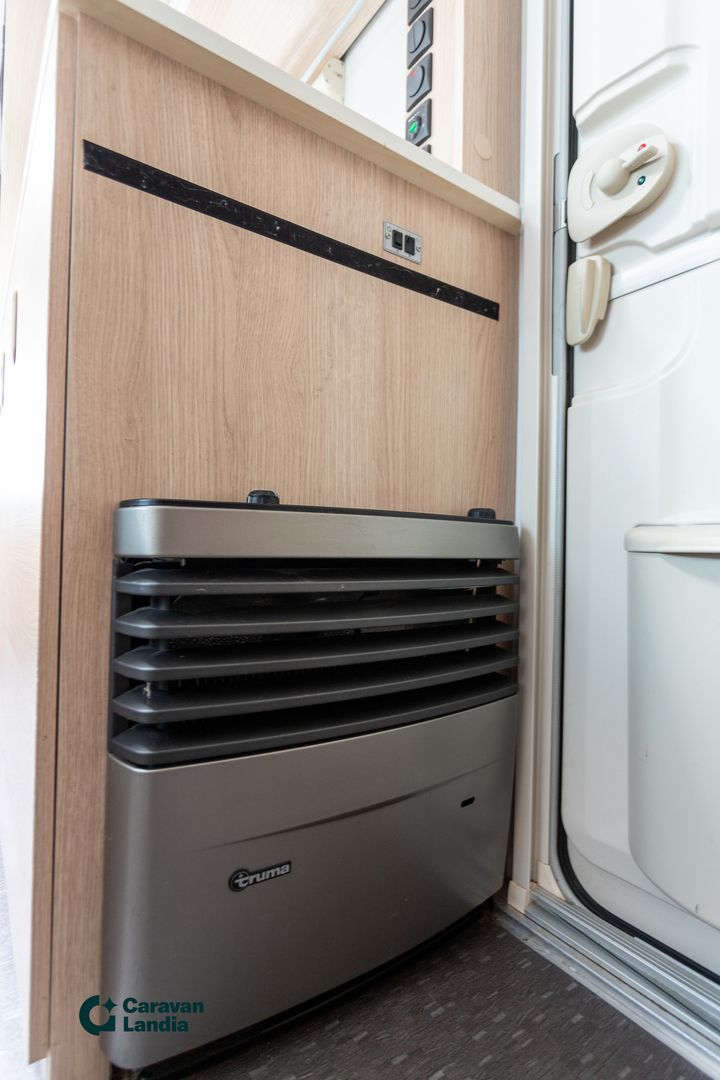 Adria Aviva 472PK ** TRUMA(KAASU/SÄHKÖ), AURINKOPANEELI, 6-LLE MAKUUPAIKAT **, kuva 15