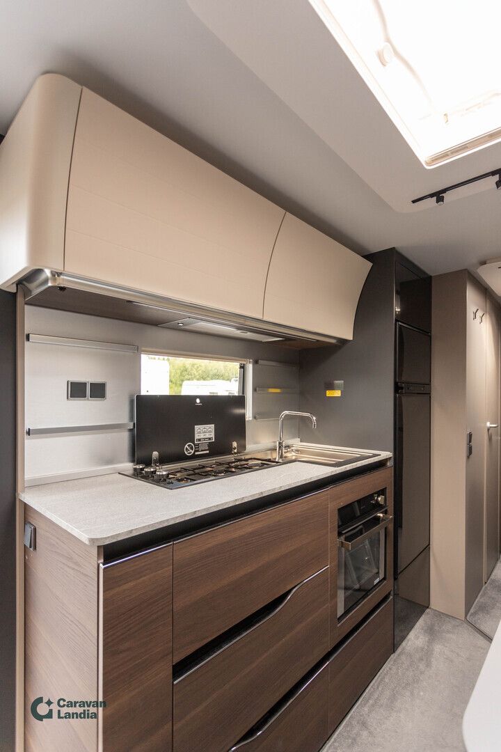 Adria Alpina 663 PT ** ALDE, SAAREKEVUODE, 3-KERROSVUODE, KAASU-UUNI **, kuva 11