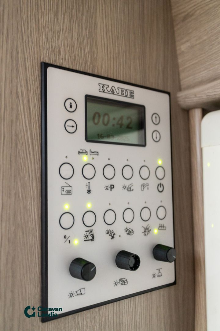Kabe Smaragd 520 XL KS ** ALDE (KAASU/SÄHKÖ), ILMASTOINTI, PITKITTÄINEN PARIVUODE (SÄHKÖTOIMINEN) **, kuva 22