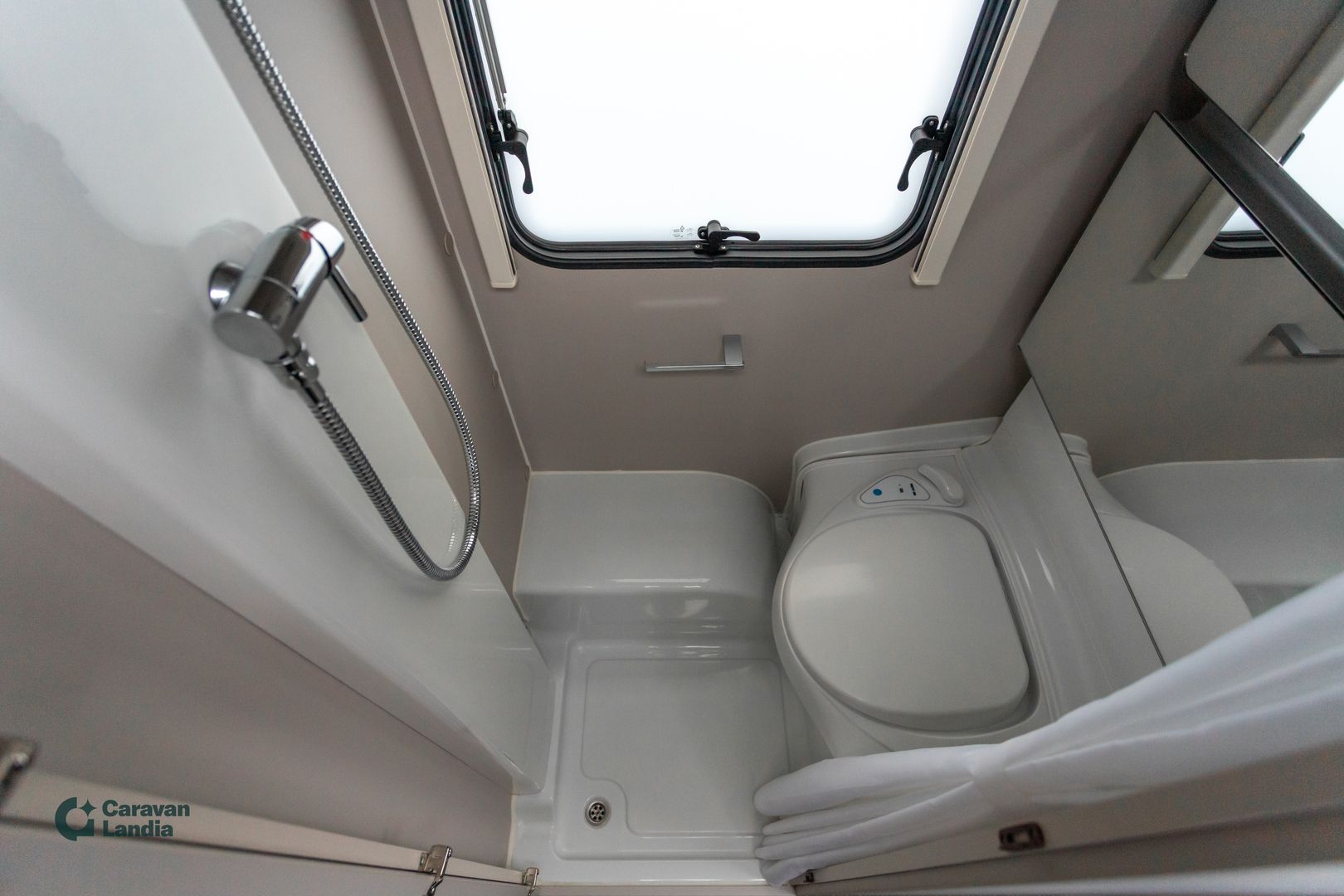 Adria Adora 502 UL ** TRUMA-SÄHKÖPATRUUNA, ERILLISVUOTEET, ISO-PÖYTÄRYHMÄ **, kuva 14