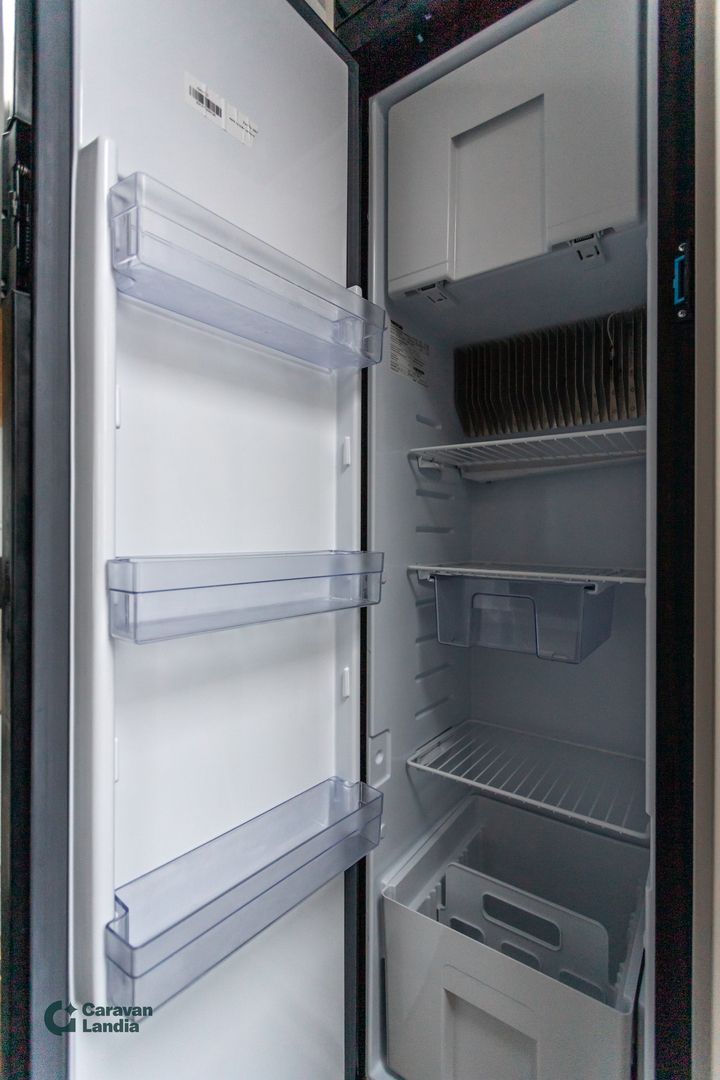 Adria Adora 502 UL ** TRUMA-SÄHKÖPATRUUNA, ERILLISVUOTEET, ISO-PÖYTÄRYHMÄ **, kuva 16