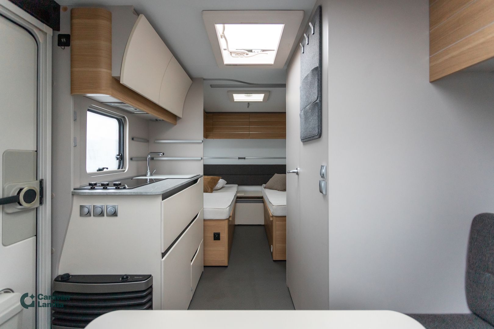 Adria Adora 502 UL ** TRUMA-SÄHKÖPATRUUNA, ERILLISVUOTEET, ISO-PÖYTÄRYHMÄ **, kuva 6