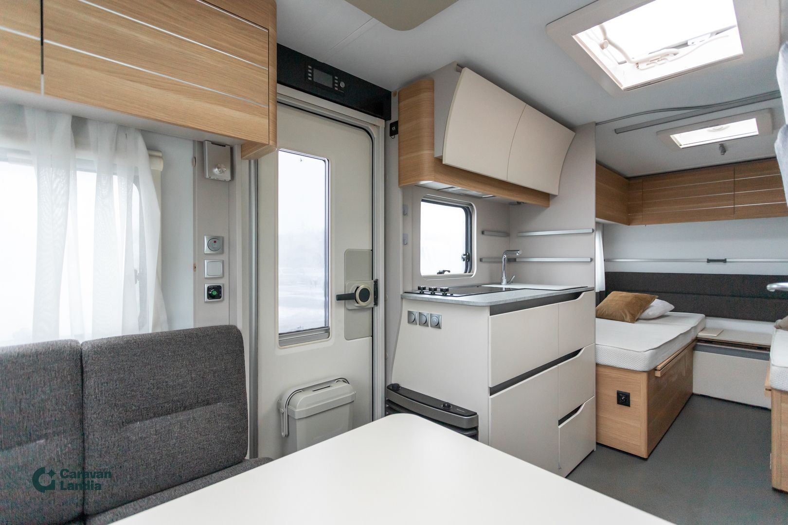 Adria Adora 502 UL ** TRUMA-SÄHKÖPATRUUNA, ERILLISVUOTEET, ISO-PÖYTÄRYHMÄ **, kuva 7