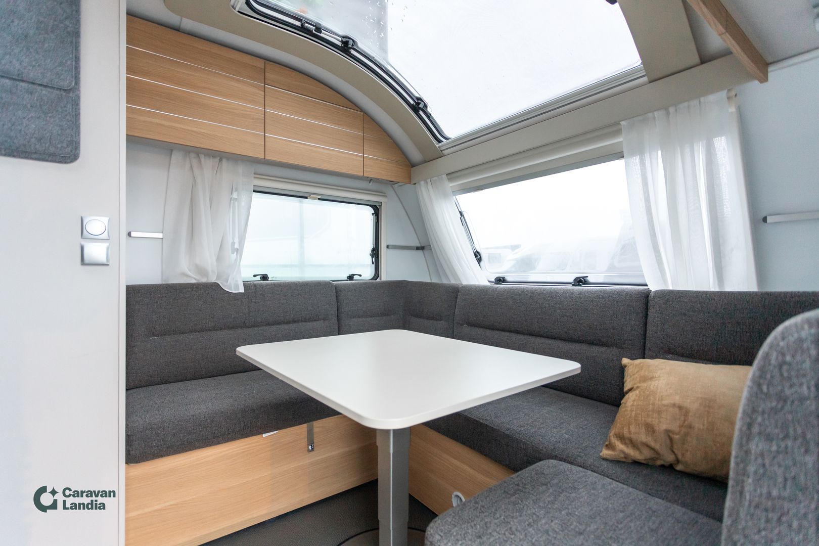 Adria Adora 502 UL ** TRUMA-SÄHKÖPATRUUNA, ERILLISVUOTEET, ISO-PÖYTÄRYHMÄ **, kuva 9