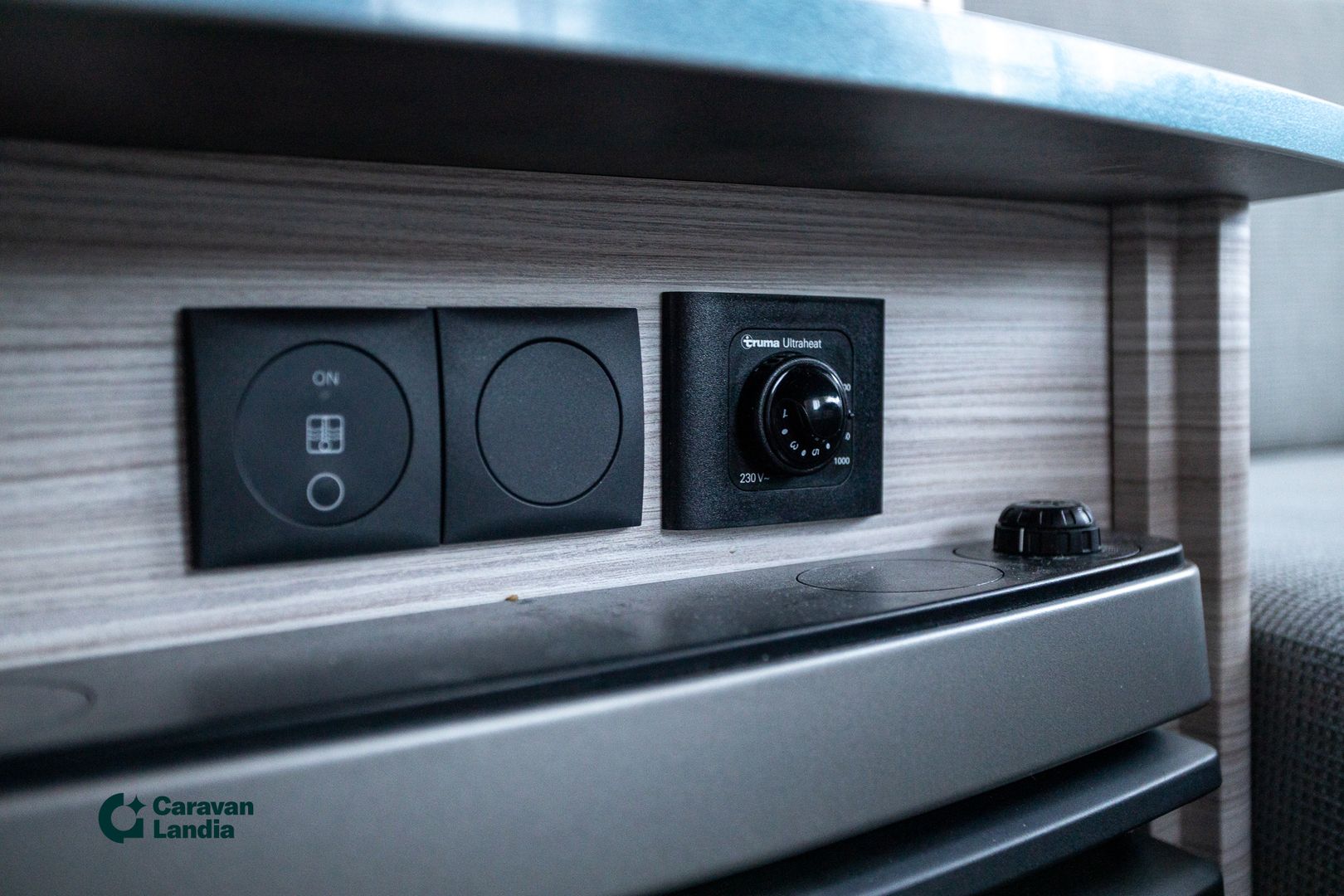 Dethleffs C'joy Active 460 LE ** ERILLISVUOTEET, MOVER, AURINKOPANEELI, INVERTTERI **, kuva 19