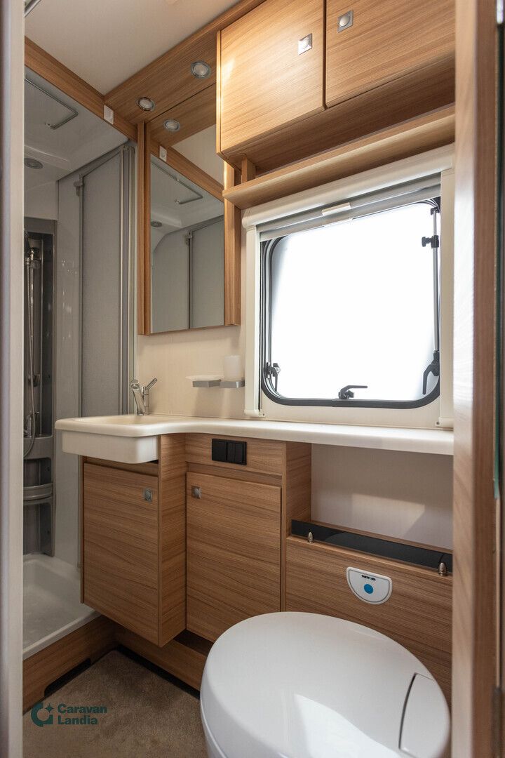 Dethleffs Camper 730 FKR ** ALDE-TALVIPAKETTI, PARIVUODE, 7-HENGELLE, KERROSVUOTEET **, kuva 17