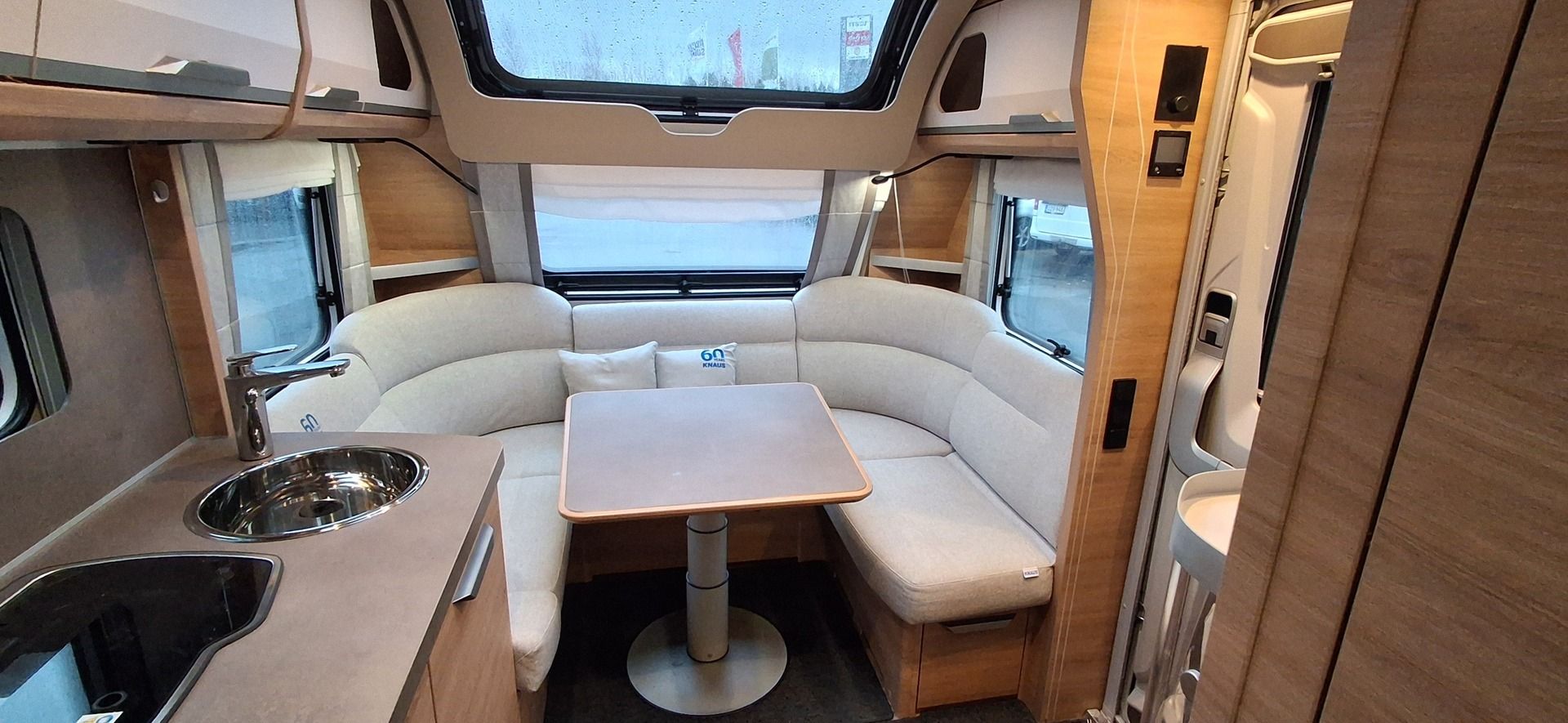 Knaus Sudwind 540 UE **ALDE, MOVER, ERILLISVUOTEET, AURINKOPANEELI**, kuva 4