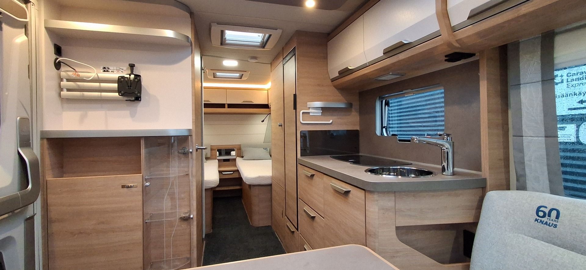 Knaus Sudwind 540 UE **ALDE, MOVER, ERILLISVUOTEET, AURINKOPANEELI**, kuva 5