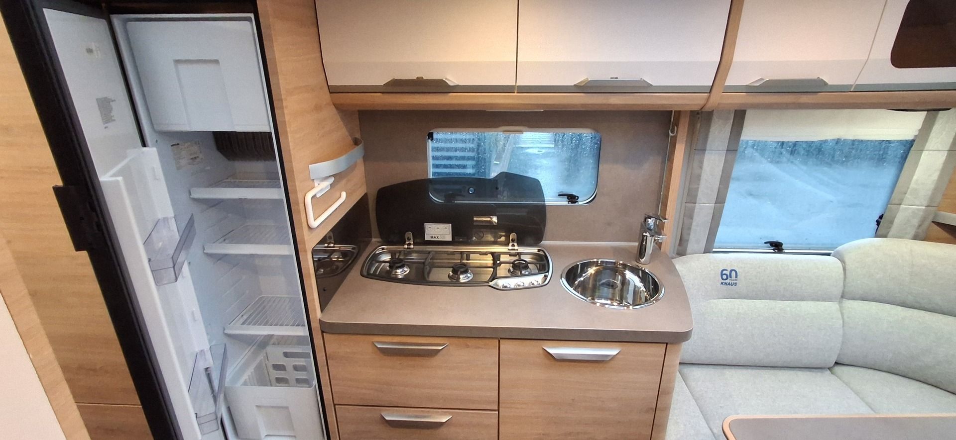 Knaus Sudwind 540 UE **ALDE, MOVER, ERILLISVUOTEET, AURINKOPANEELI**, kuva 6