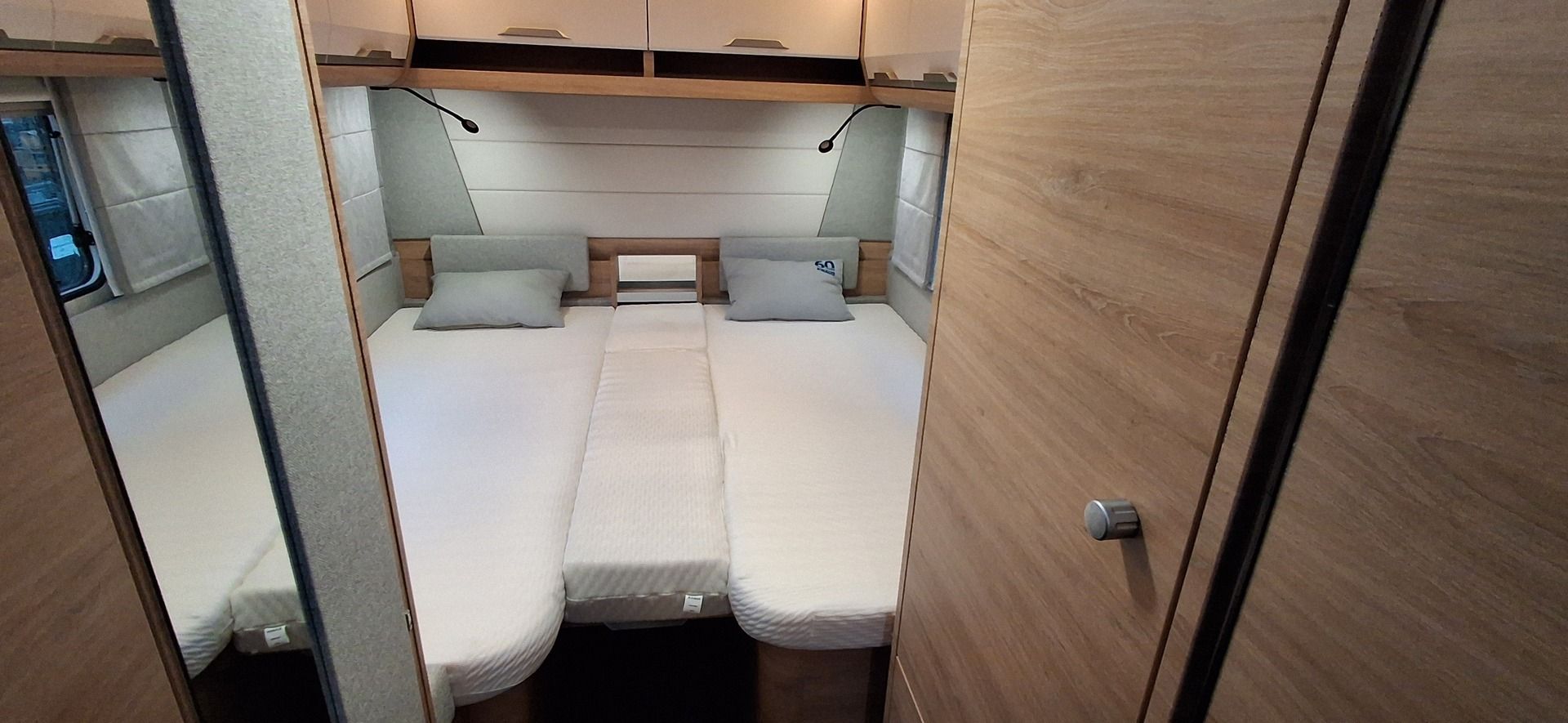 Knaus Sudwind 540 UE **ALDE, MOVER, ERILLISVUOTEET, AURINKOPANEELI**, kuva 9