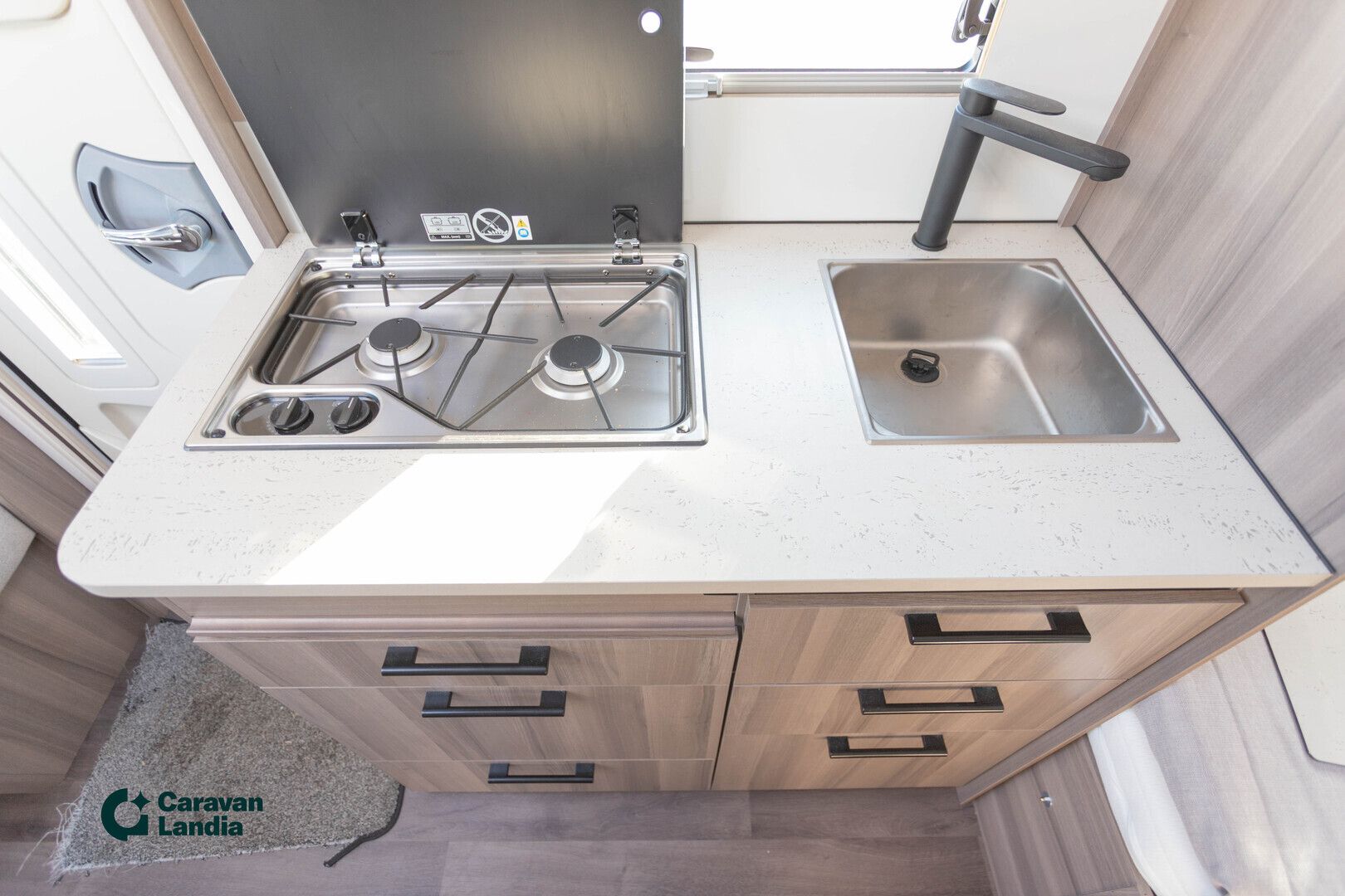 Kabe Estate 470 GLE ** KUIN UUSI, ALDE, NESTEKIERTOINEN LATTIALÄMMITYS **, kuva 11