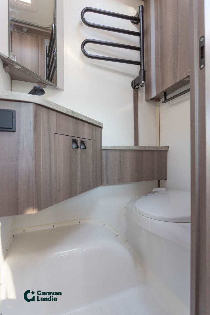 Kabe Estate 470 GLE ** KUIN UUSI, ALDE, NESTEKIERTOINEN LATTIALÄMMITYS **, kuva 12