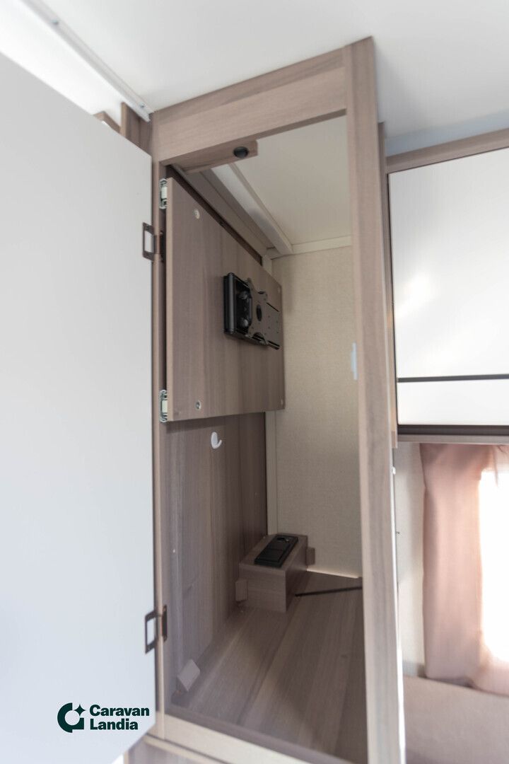 Kabe Estate 470 GLE ** KUIN UUSI, ALDE, NESTEKIERTOINEN LATTIALÄMMITYS **, kuva 17