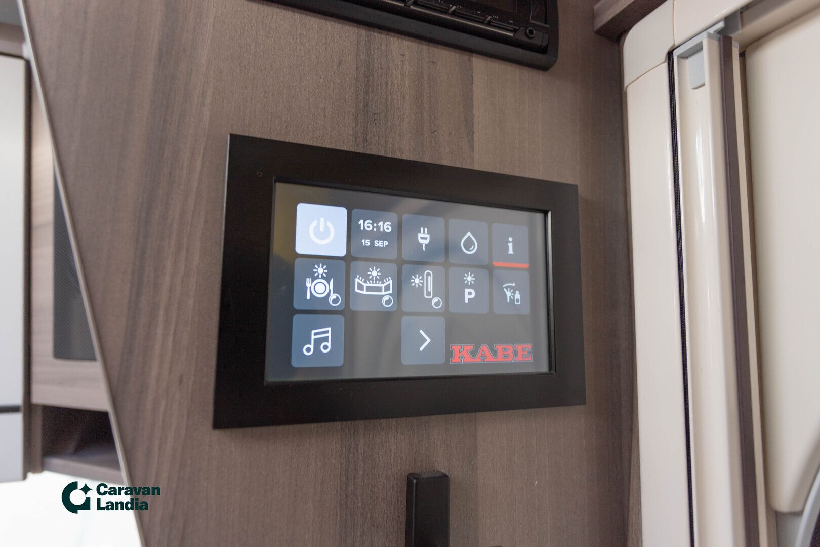Kabe Estate 470 GLE ** KUIN UUSI, ALDE, NESTEKIERTOINEN LATTIALÄMMITYS **, kuva 20