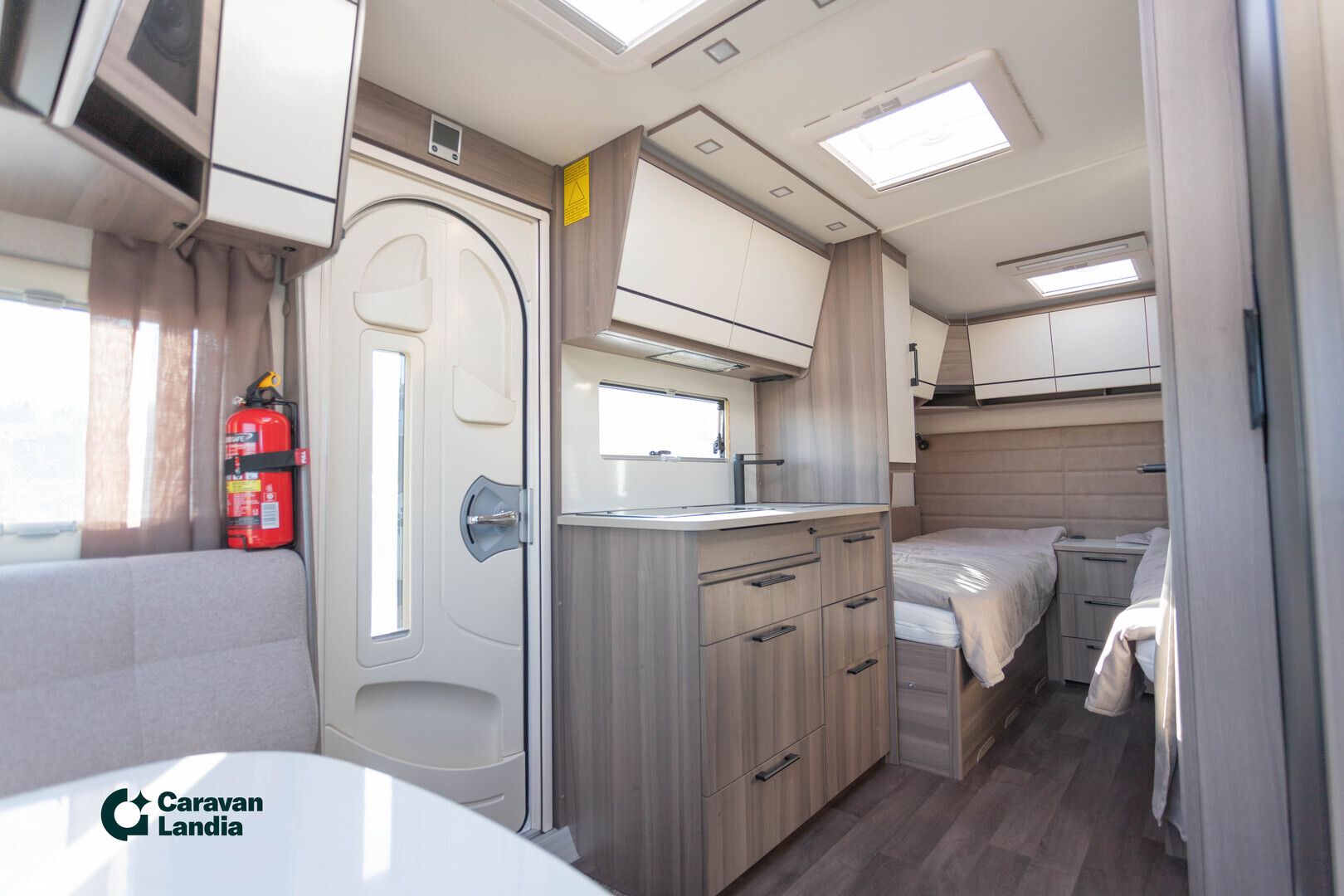Kabe Estate 470 GLE ** KUIN UUSI, ALDE, NESTEKIERTOINEN LATTIALÄMMITYS **, kuva 8