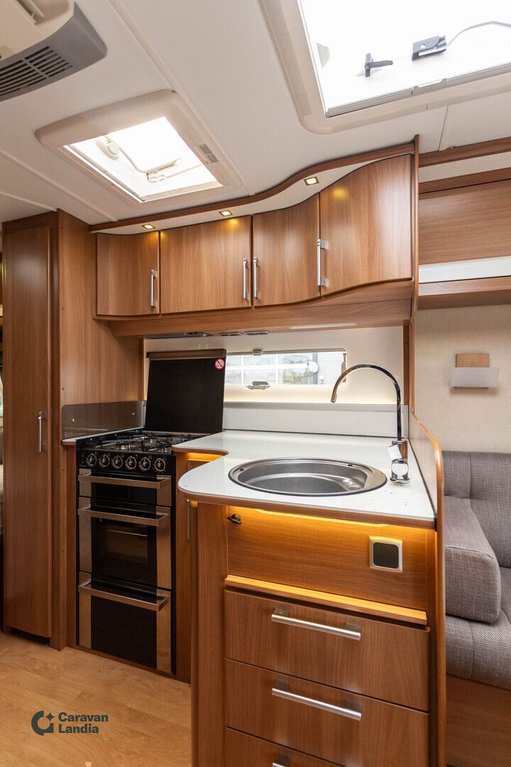 Kabe Royal 590 LXL KS ** ALDE, LATTIALÄMMITYS, PITKITTÄINEN-PARIVUODE **, kuva 10