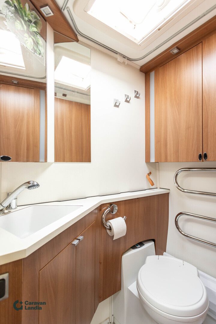 Kabe Royal 590 LXL KS ** ALDE, LATTIALÄMMITYS, PITKITTÄINEN-PARIVUODE **, kuva 15