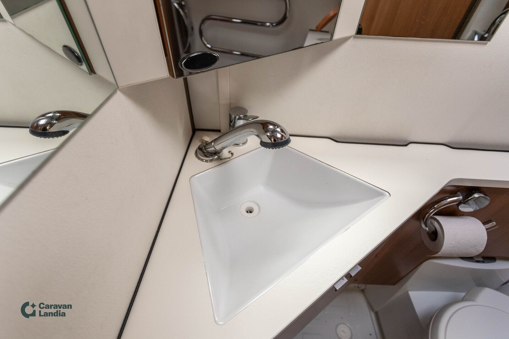 Kabe Royal 590 LXL KS ** ALDE, LATTIALÄMMITYS, PITKITTÄINEN-PARIVUODE **, kuva 17