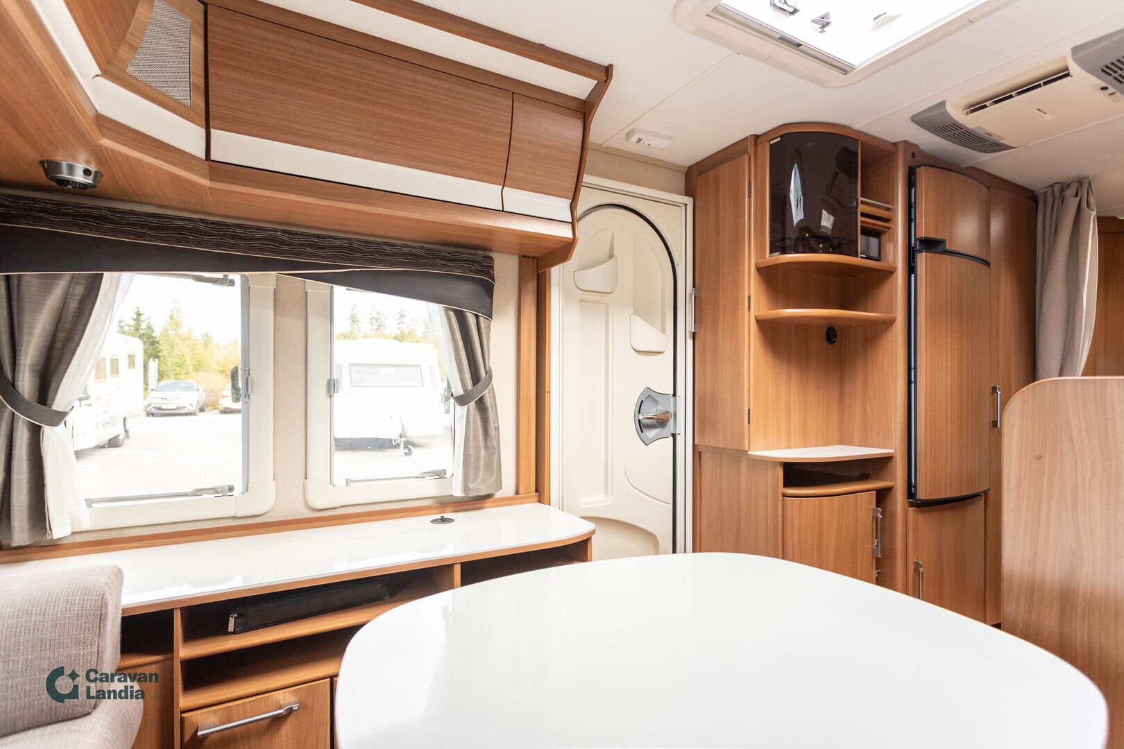 Kabe Royal 590 LXL KS ** ALDE, LATTIALÄMMITYS, PITKITTÄINEN-PARIVUODE **, kuva 8