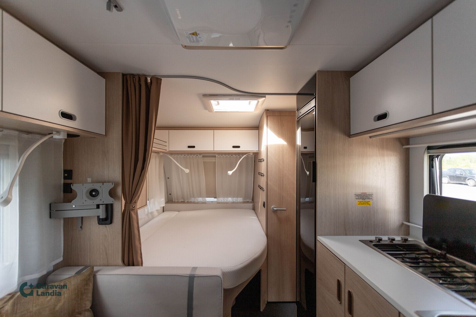 Adria Aviva 472 PK ** TRUMA, KERROSVUODE, PARIVUODE, ILMASTOINTI **, kuva 6