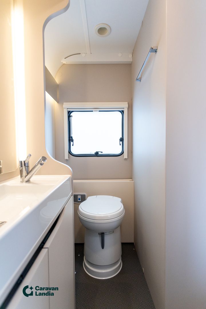 Adria Adora 613 HT ** HETI TOIMITUKSEEN, ALDE, ETUKEITTIÖ, ERILLISVUOTEET **, kuva 13