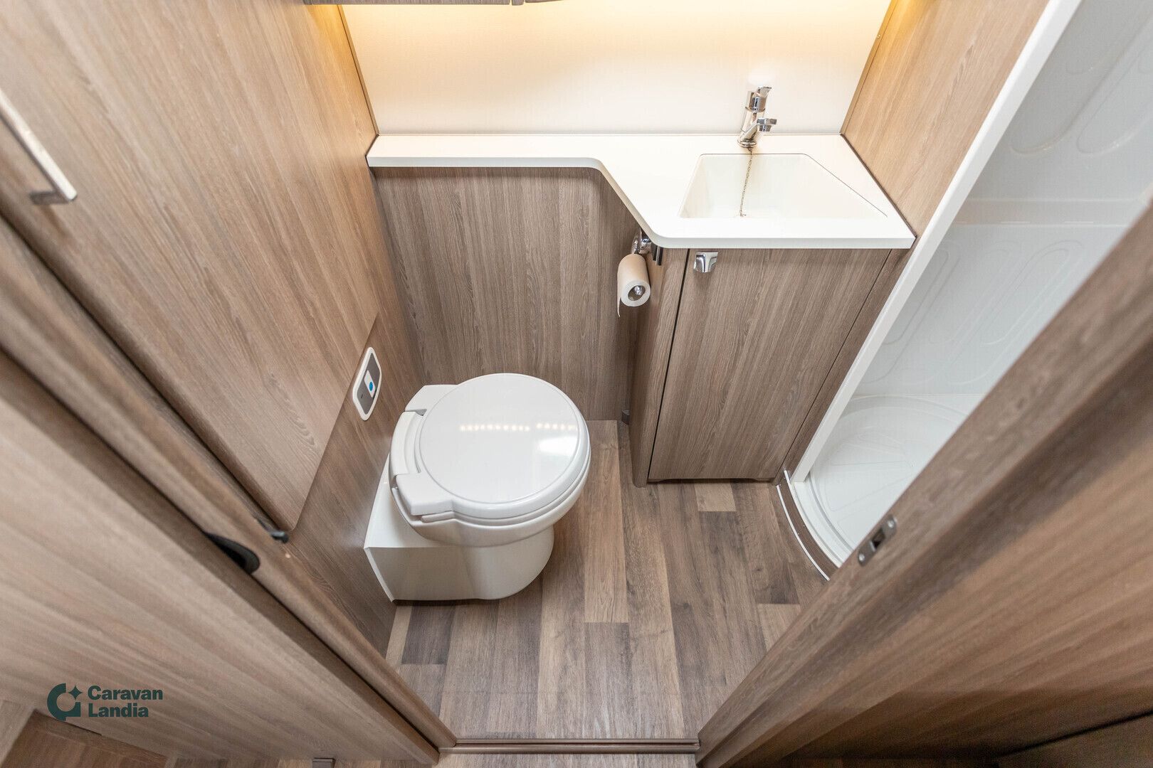 Kabe Imperial 740 ETDL KS **HUIPPUTYYLIKÄS, ALDE, SAAREKEVUODE, ILMASTOINTI, TAKA-WC**, kuva 15
