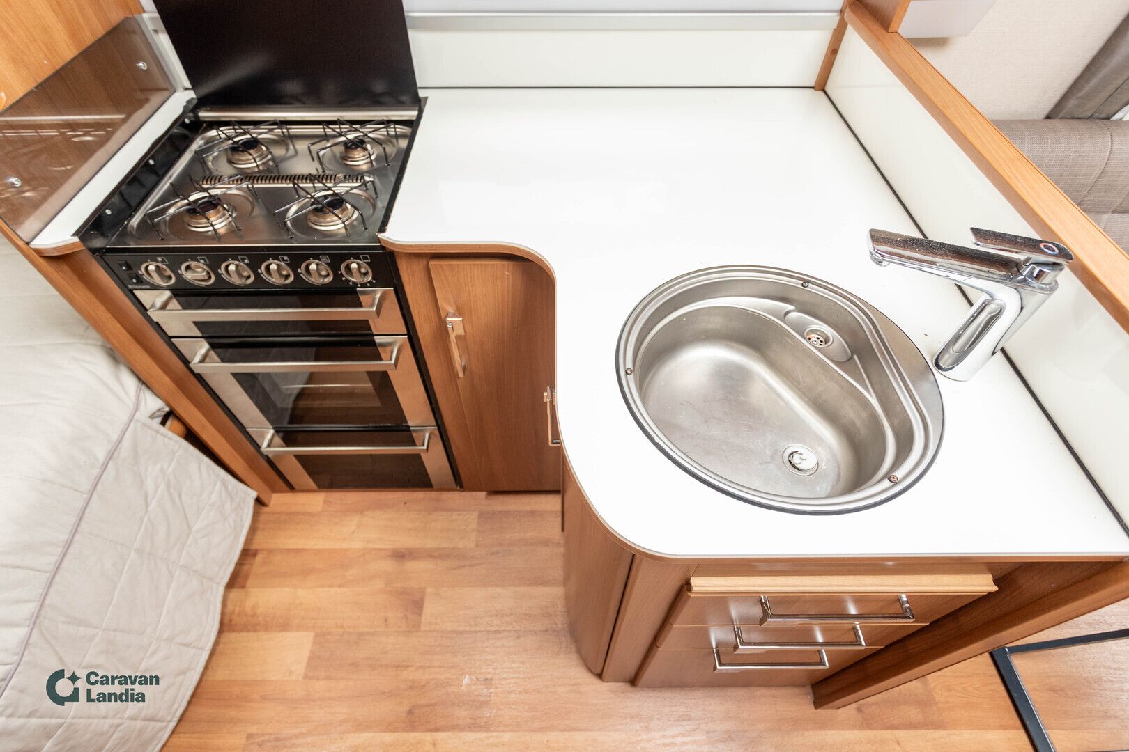 Kabe Royal 560 LXL ** ALDE, PITKITTÄINEN-PARIVUODE, LATTIALÄMMITYS **, kuva 11