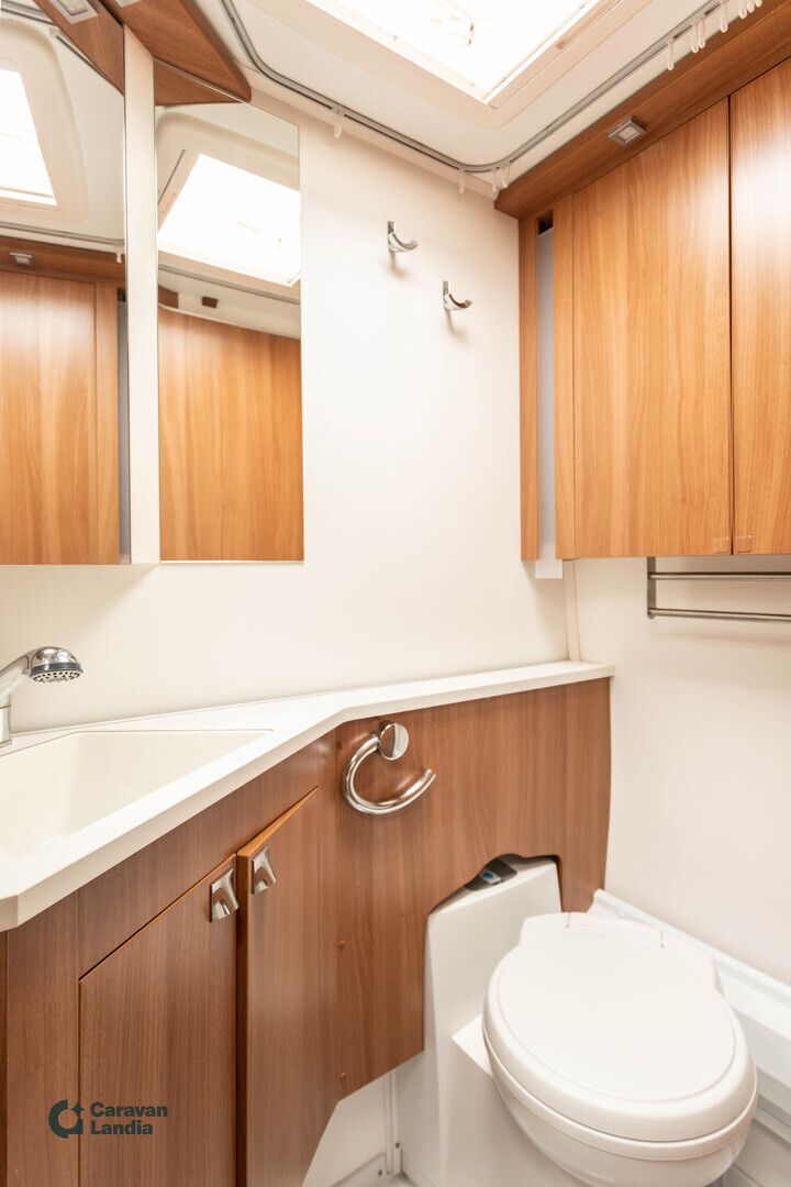 Kabe Royal 560 LXL ** ALDE, PITKITTÄINEN-PARIVUODE, LATTIALÄMMITYS **, kuva 15