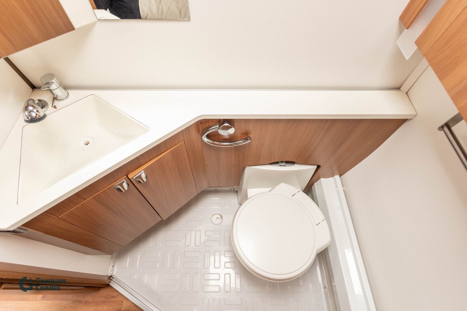 Kabe Royal 560 LXL ** ALDE, PITKITTÄINEN-PARIVUODE, LATTIALÄMMITYS **, kuva 16