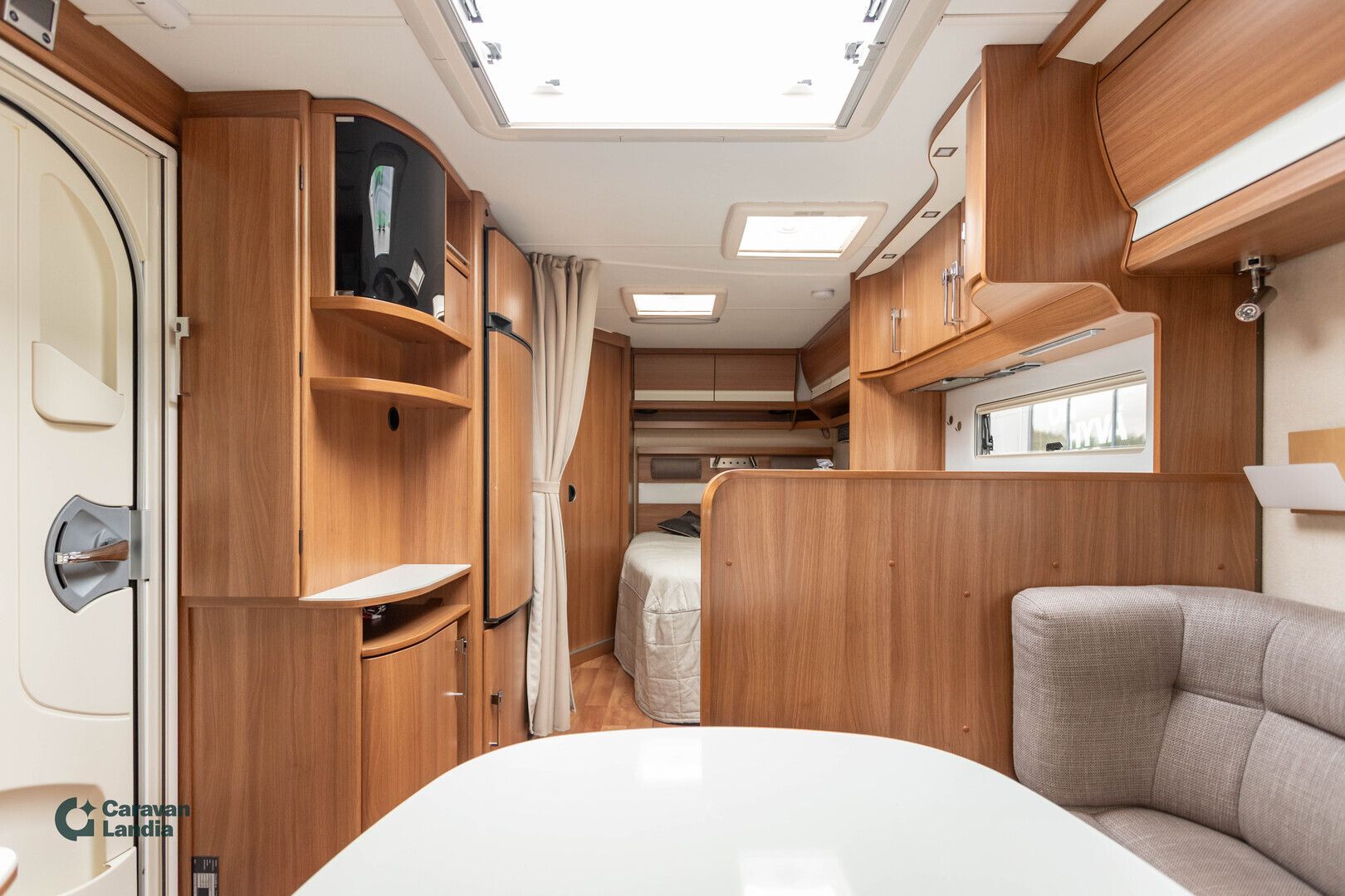 Kabe Royal 560 LXL ** ALDE, PITKITTÄINEN-PARIVUODE, LATTIALÄMMITYS **, kuva 6