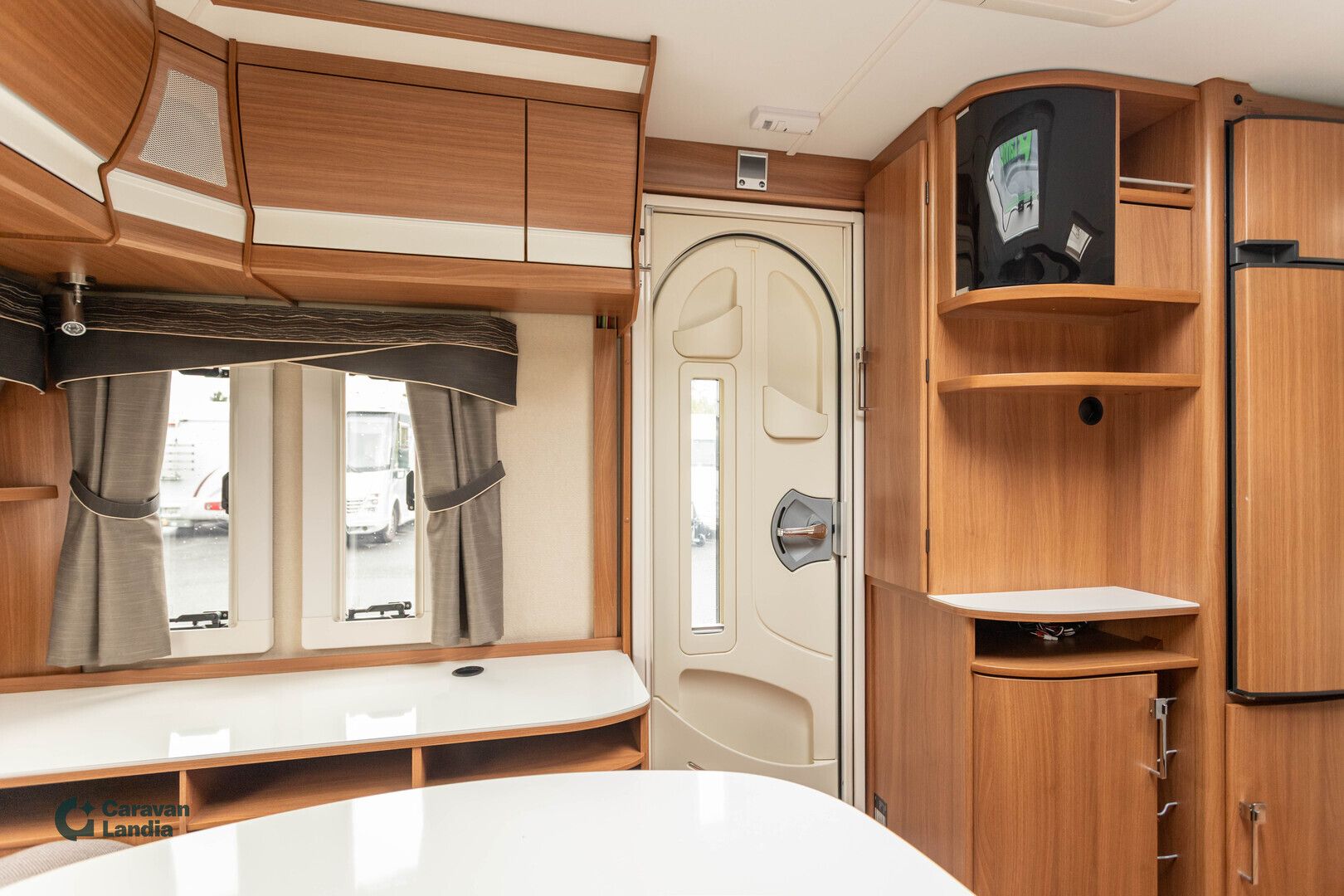 Kabe Royal 560 LXL ** ALDE, PITKITTÄINEN-PARIVUODE, LATTIALÄMMITYS **, kuva 8