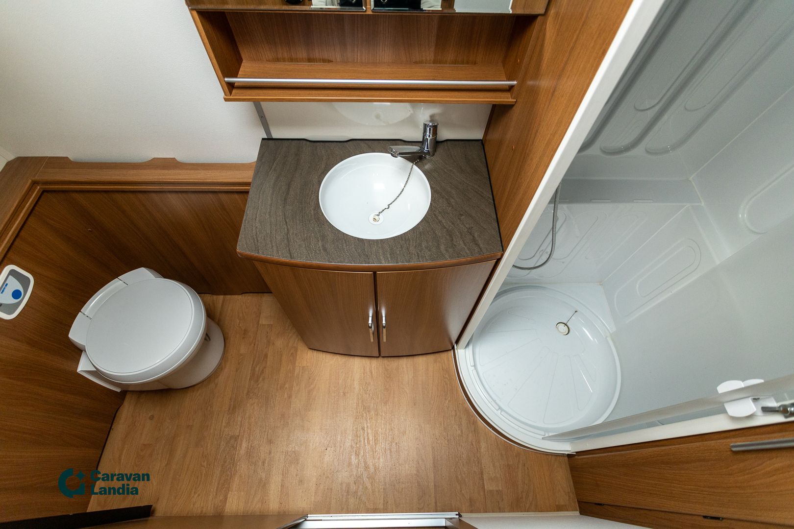 Kabe Royal 780 ETDL KS ** ALDE (KAASU & SÄHKÖ), NESTEKIERTO LATTIALÄMMITYS, ERILLISVUOTEET, TAKAKYLPPÄRI **, kuva 22