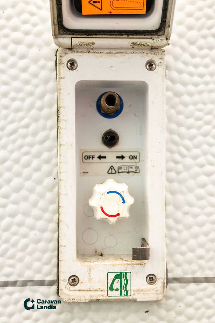 Kabe Royal 780 ETDL KS ** ALDE (KAASU & SÄHKÖ), NESTEKIERTO LATTIALÄMMITYS, ERILLISVUOTEET, TAKAKYLPPÄRI **, kuva 42