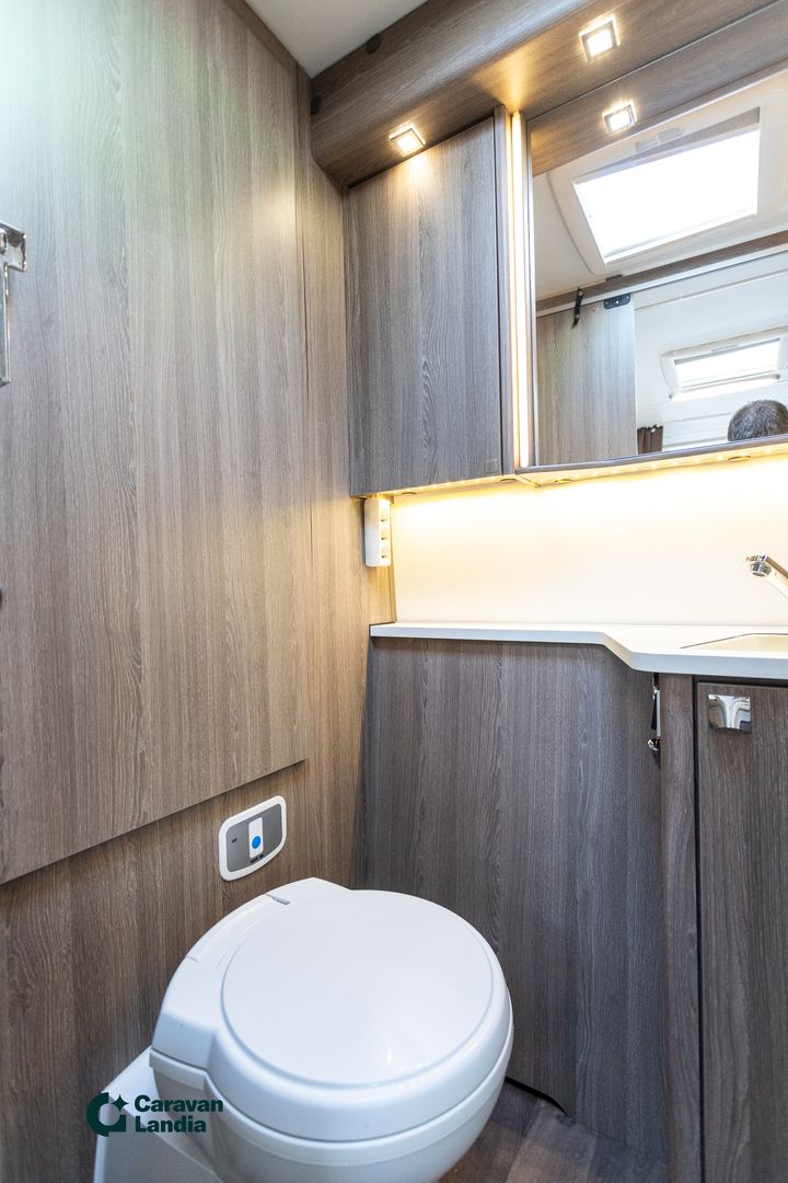Kabe ROYAL 600 ETDL KS 600 ETDL KS ** ERILLISVUOTEET, POIKITTAINEN KYLPYHUONE TAKANA, HUIPPU VARUSTELTU **, kuva 17