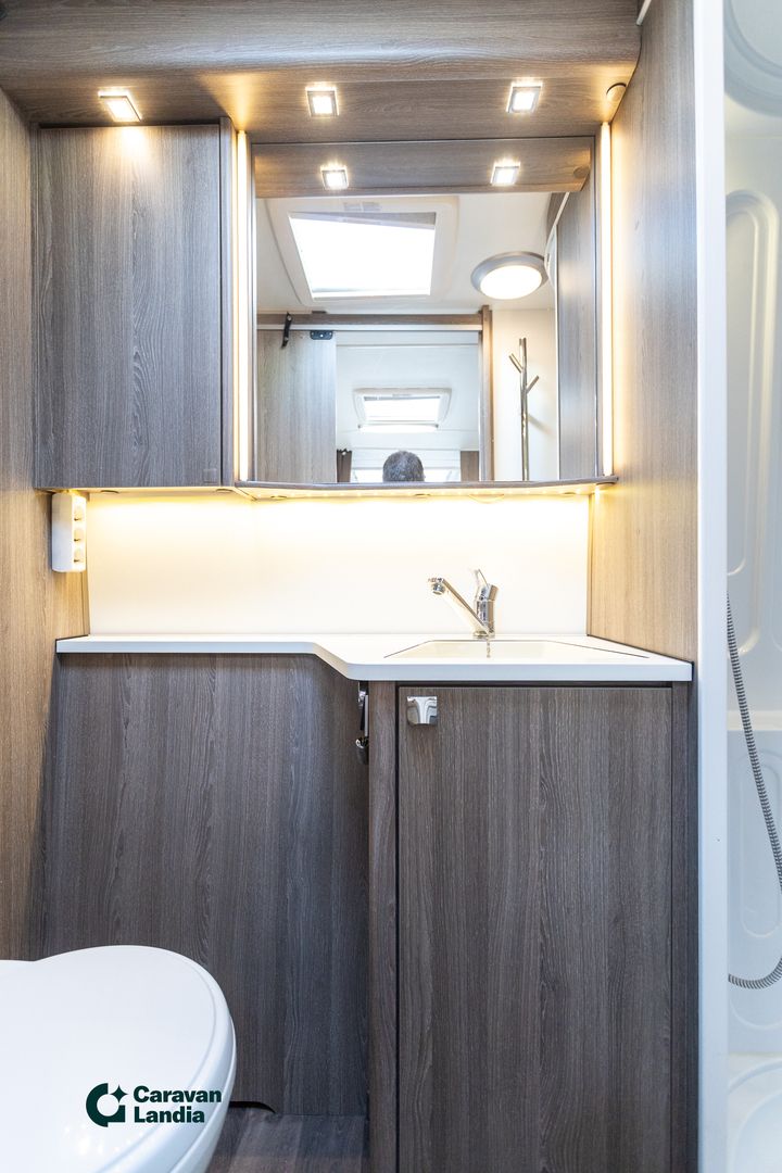 Kabe ROYAL 600 ETDL KS 600 ETDL KS ** ERILLISVUOTEET, POIKITTAINEN KYLPYHUONE TAKANA, HUIPPU VARUSTELTU **, kuva 18