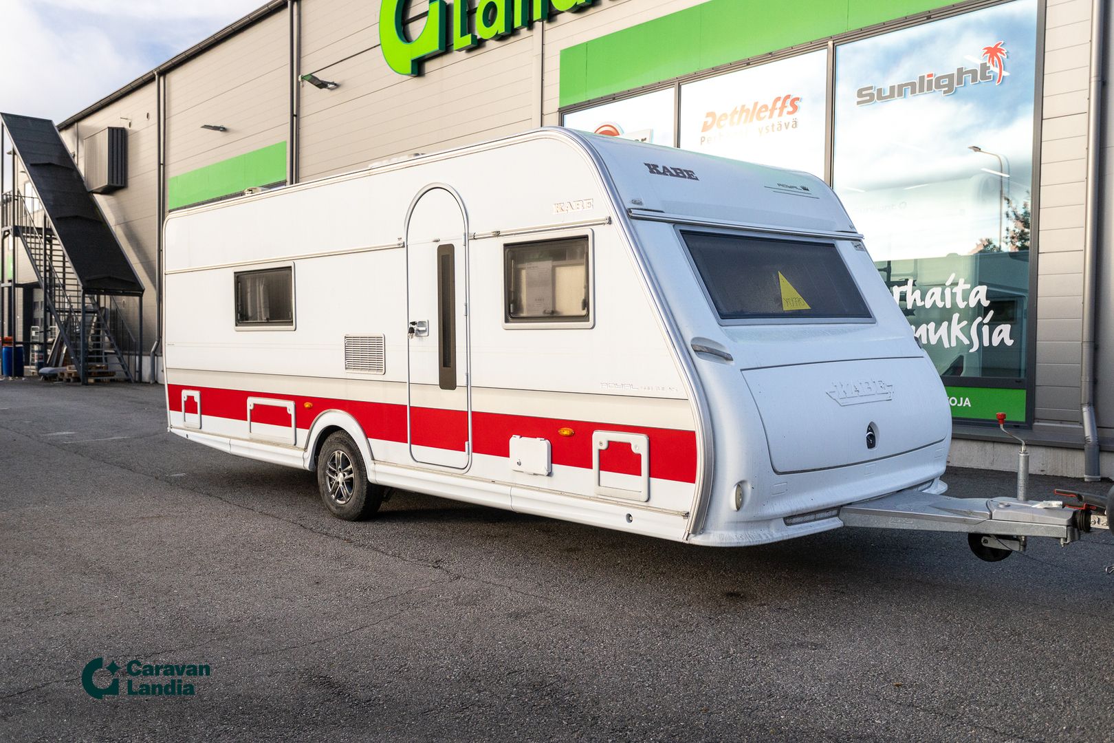 Kabe Royal 600 ETDL KS ** ERILLISVUOTEET, POIKITTAINEN KYLPYHUONE TAKANA, HUIPPU VARUSTELTU **, kuva 1