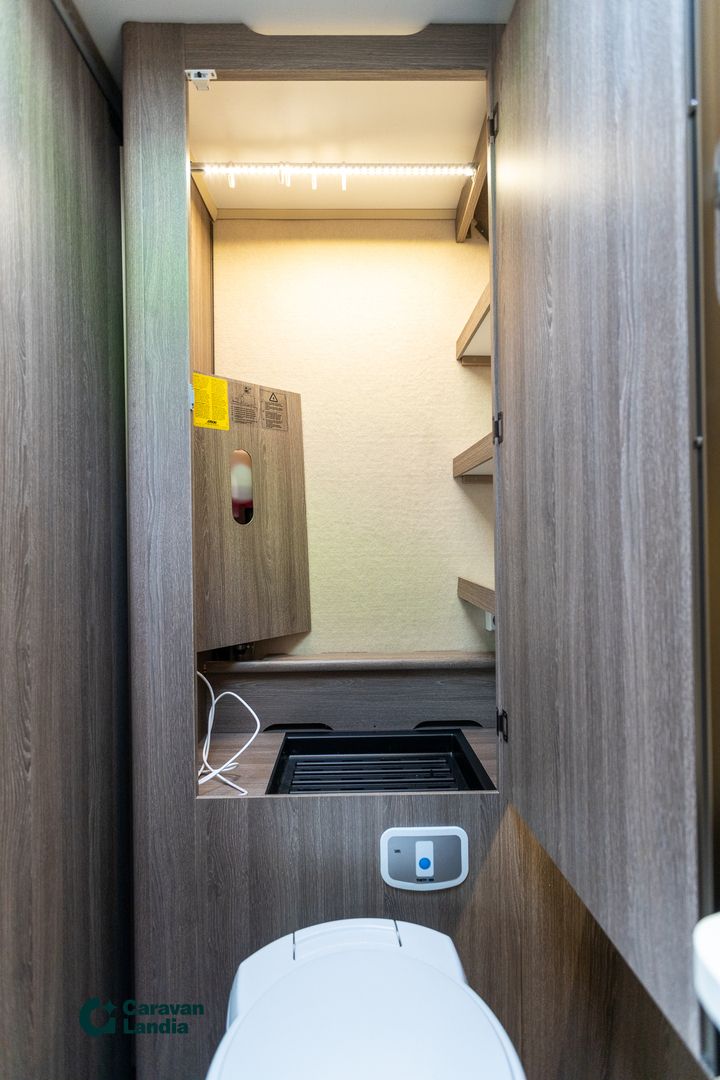 Kabe ROYAL 600 ETDL KS 600 ETDL KS ** ERILLISVUOTEET, POIKITTAINEN KYLPYHUONE TAKANA, HUIPPU VARUSTELTU **, kuva 21