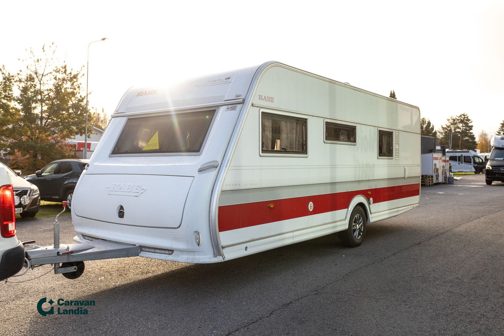 Kabe Royal 600 ETDL KS ** ERILLISVUOTEET, POIKITTAINEN KYLPYHUONE TAKANA, HUIPPU VARUSTELTU **, kuva 5