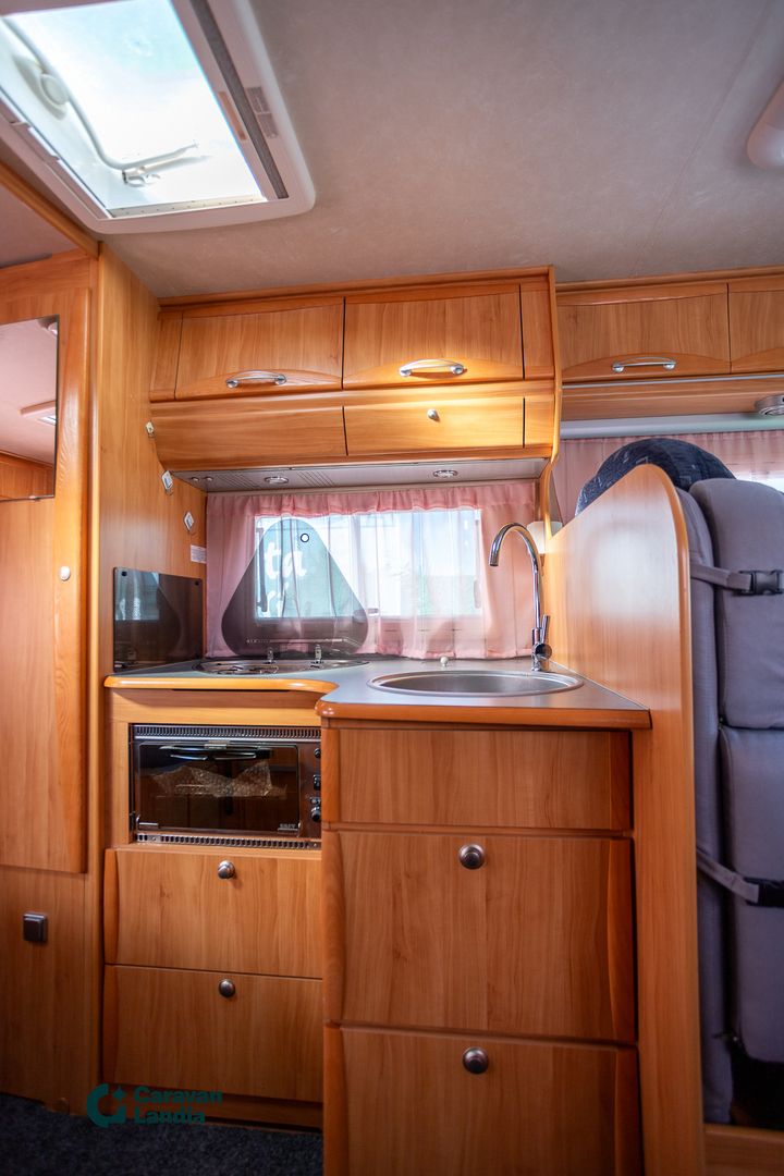 Adria Izola S687 SP 2.5 dCI 115hv ** TRUMA(KAASU/SÄHKÖ), PARIVUODE PITKITTÄIN, MARKIISI **, kuva 9